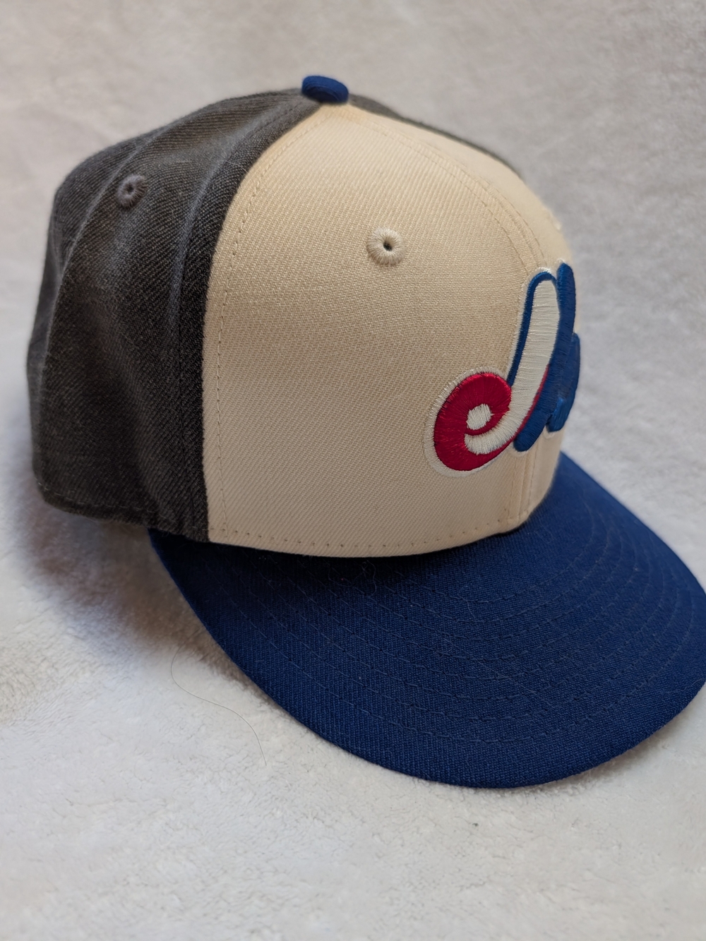 Men's Two-Tone Baseball Cap in Cream, Navy & Gray Montreal Expos